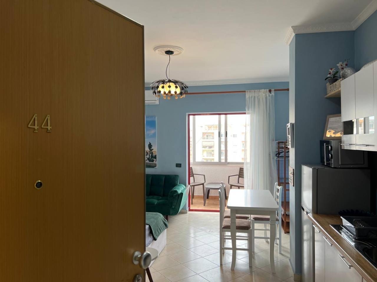 Evelin Apartment Durres Bagian luar foto