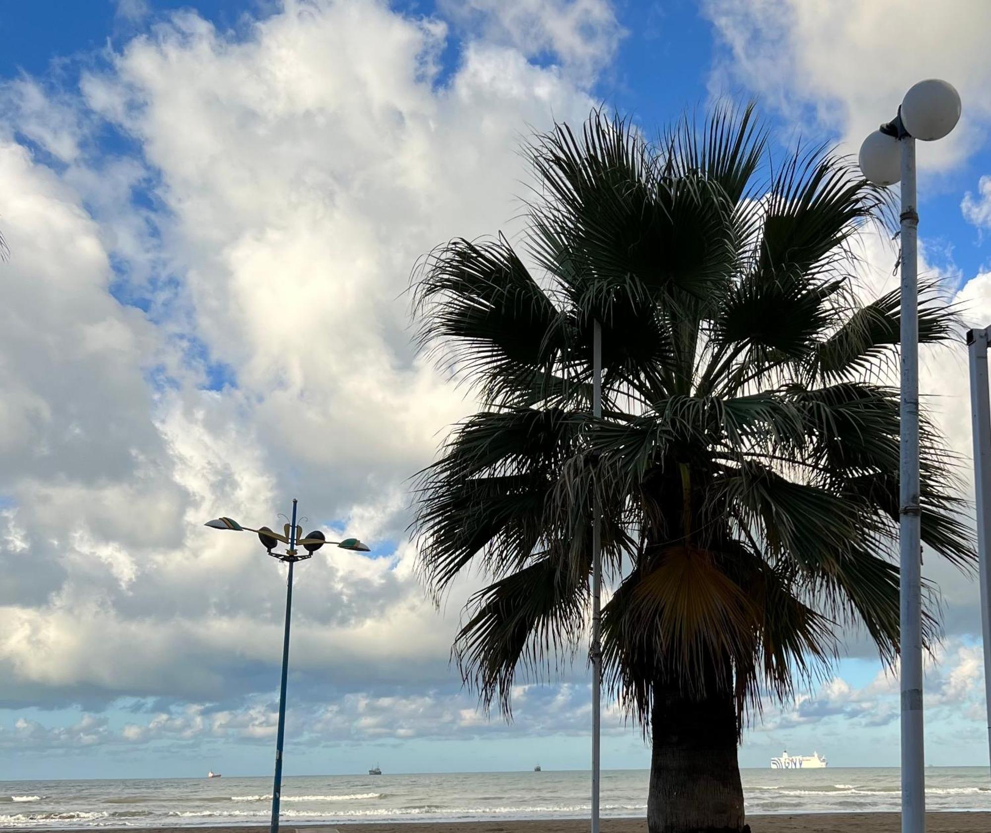 Evelin Apartment Durres Bagian luar foto