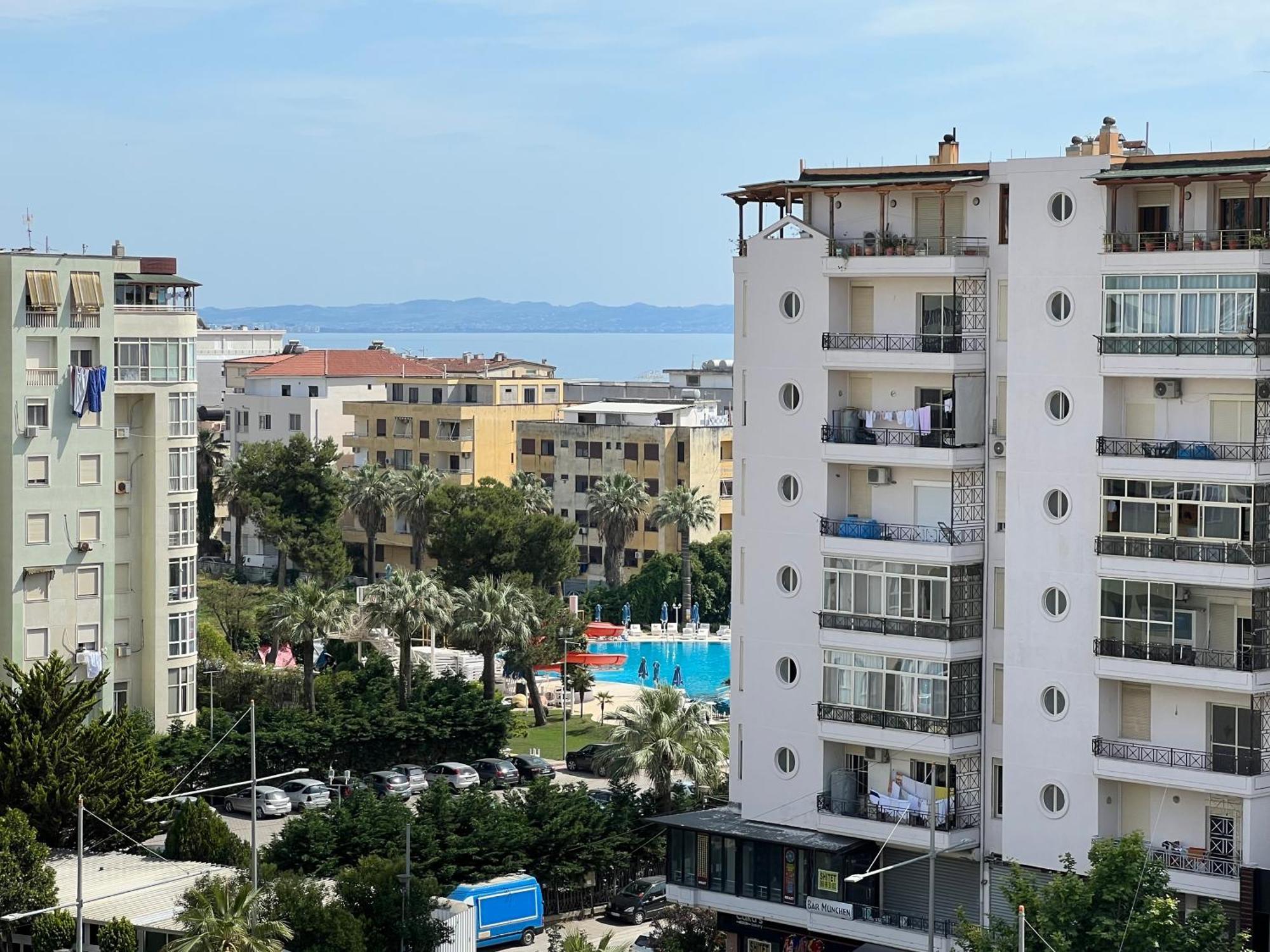 Evelin Apartment Durres Bagian luar foto